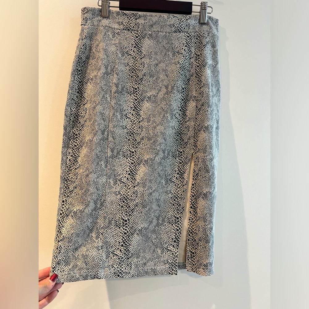 Knee length body con skirt